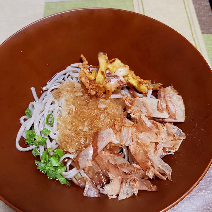 さつまいものかき揚げをのせた蕎麦